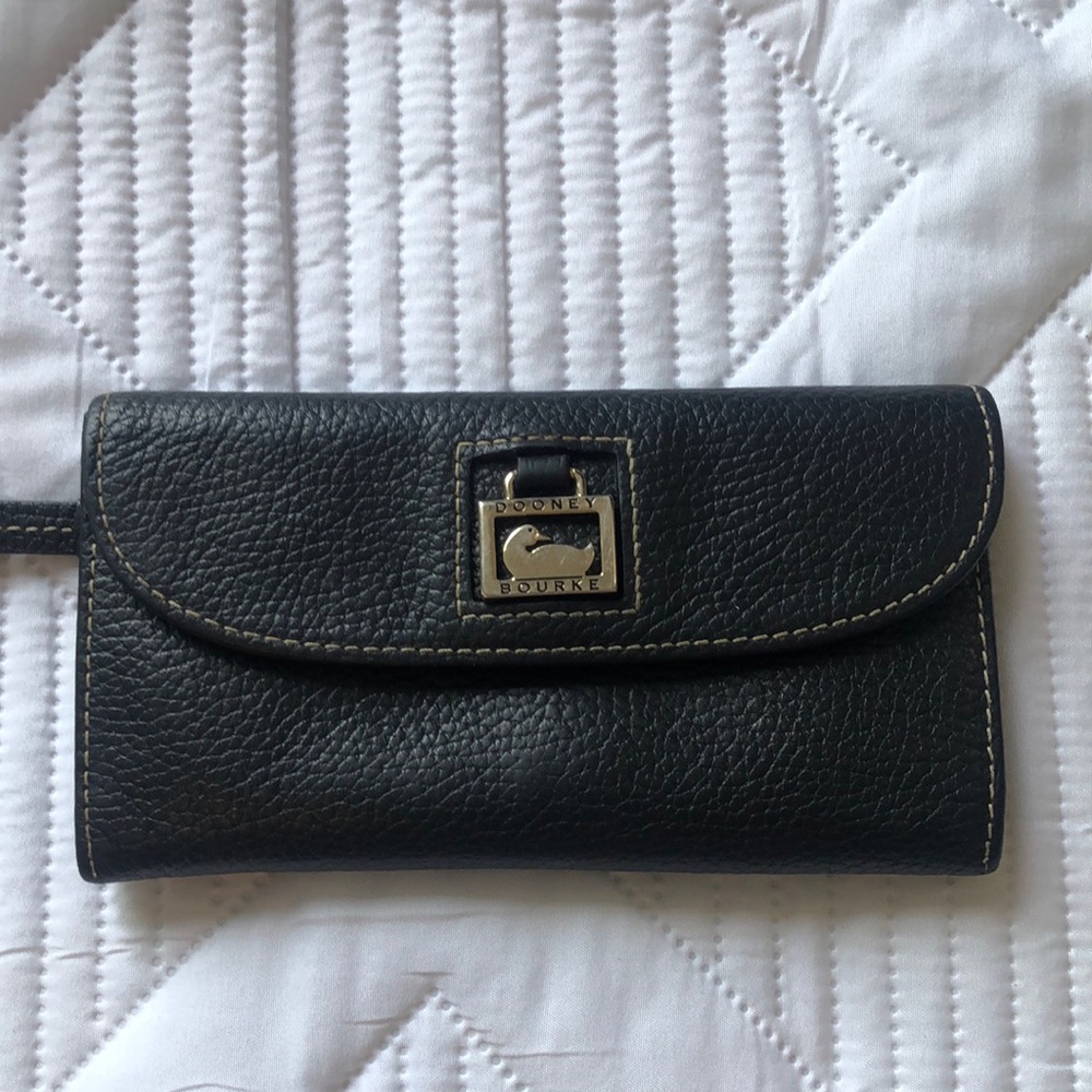 Dooney & Bourke  Tri Fold Leather Wallet  . 100% leather. Black Classic …